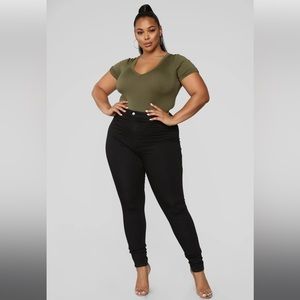 *READ*Women’s Fashion Nova Highwaisted  Skinny Jeans-Size 1X